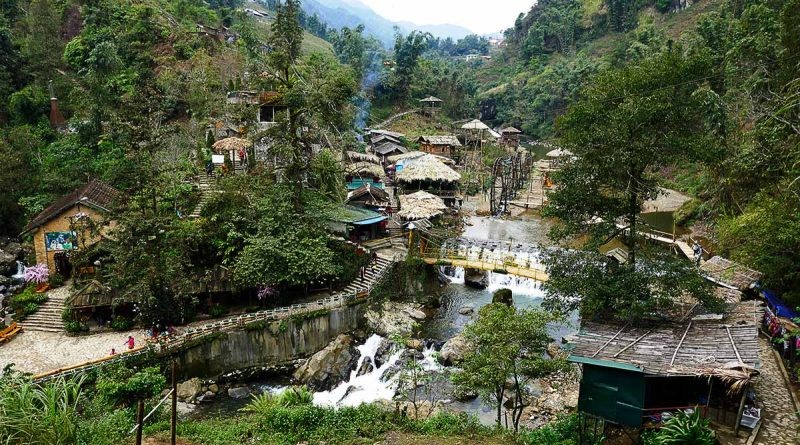 Cat Cat village in the midst of the mountains and forests of the West. North. Located peacefully at the foot of the majestic Hoang Lien Son
