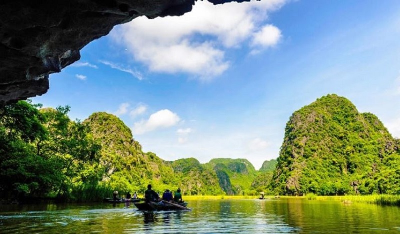 The summer of 2023 is coming, Trang An World Cultural and Natural Heritage near Tam Coc Ninh Binh shows a different charm
