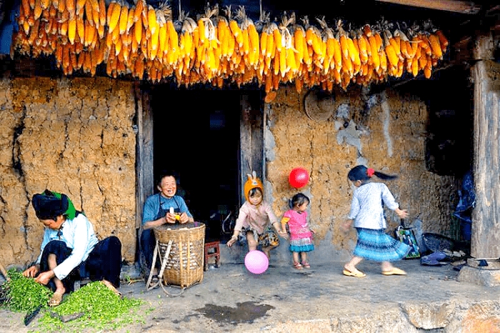 H'Mong people often live on high mountain slopes, difficult for trade and exchange of goods, do not have conditions