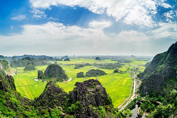 panoramic view of the beauty of the resort Tam Coc Ninh Binh famous calendar. Tourists should climb while admiring the natural beauty and stopping to