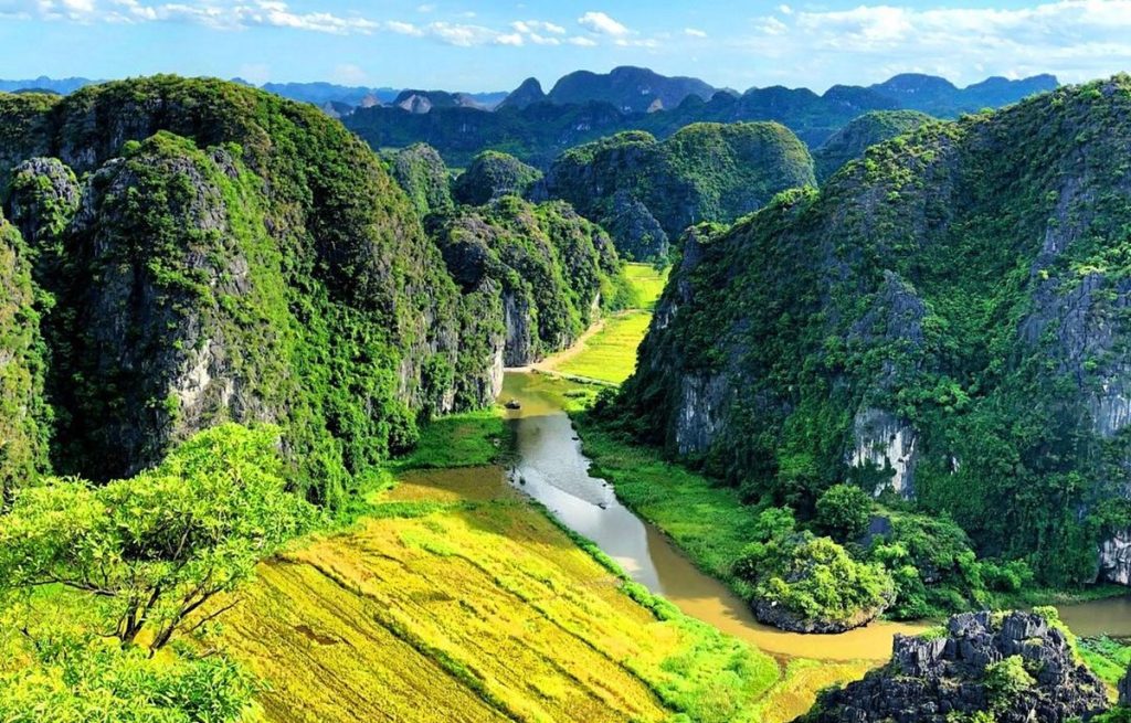 The first stop is Trang An Scenic Landscape Complex near Tam Coc Ninh Binh, also the most popular tourist destination.