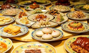 Whether it's traditional Beijing cuisine or modern innovation, it attracts tourists and food lovers from all over the world.
