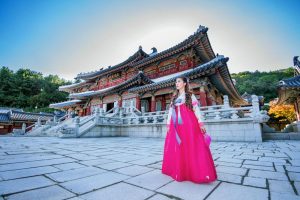 Each region in Korea has its own unique beauty from poetic and romantic scenery through ancient and magnificent palaces.